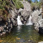 펜션 Alone In The Woods With Your Own River Nearby *
